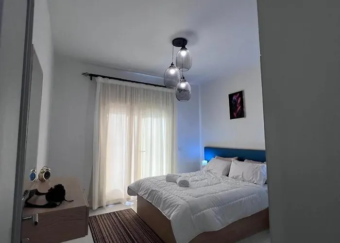 Modern Cozy In Sunny Village ,prime Location, Aqua Park ,pool Access Apartment *