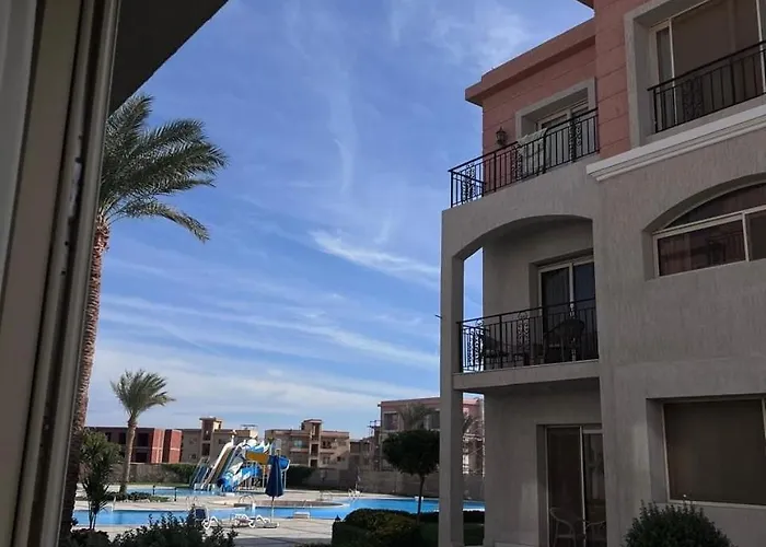 Modern Cozy In Sunny Village ,prime Location, Aqua Park ,pool Access