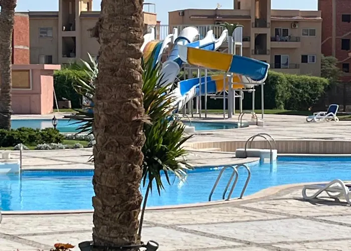 Modern Cozy In Sunny Village ,prime Location, Aqua Park ,pool Access Apartment *
