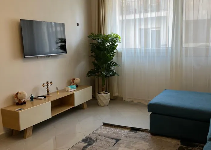 Modern Cozy In Sunny Village ,prime Location, Aqua Park ,pool Access *
