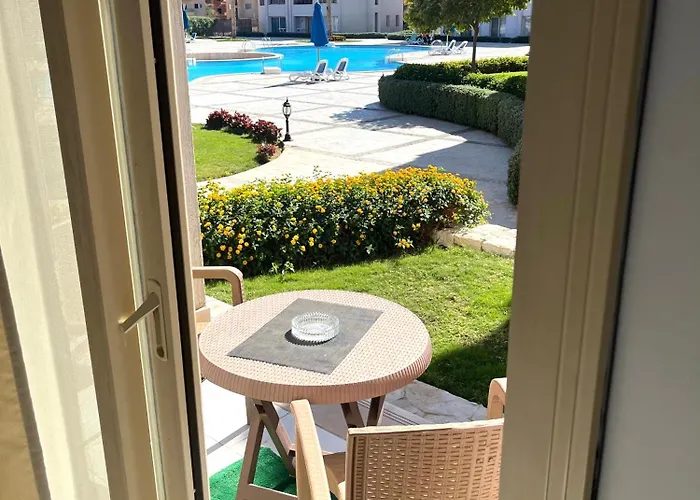 Modern Cozy In Sunny Village ,prime Location, Aqua Park ,pool Access *