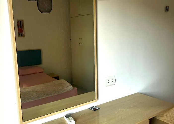 Modern Cozy In Sunny Village ,prime Location, Aqua Park ,pool Access Apartment *