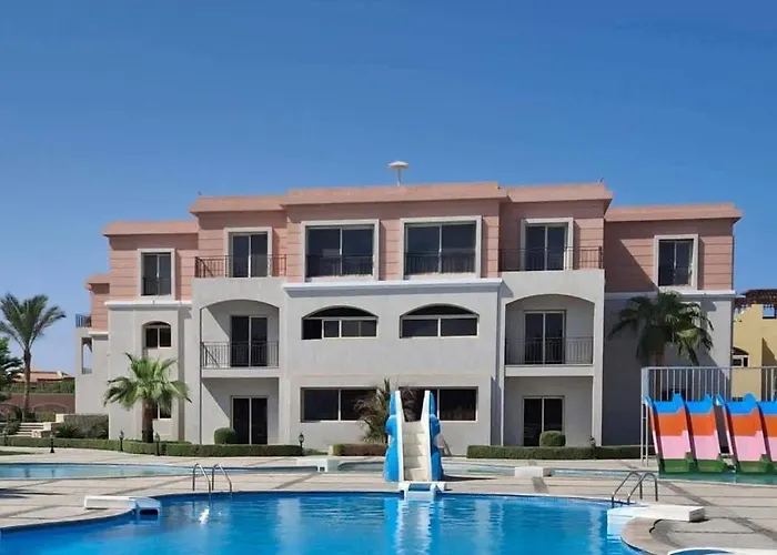 Modern Cozy In Sunny Village ,prime Location, Aqua Park ,pool Access